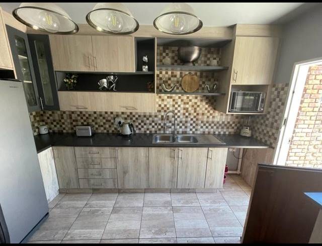 4 BEDROOM PROPERTY TO RENT IN BIRCHLEIGH NORTH